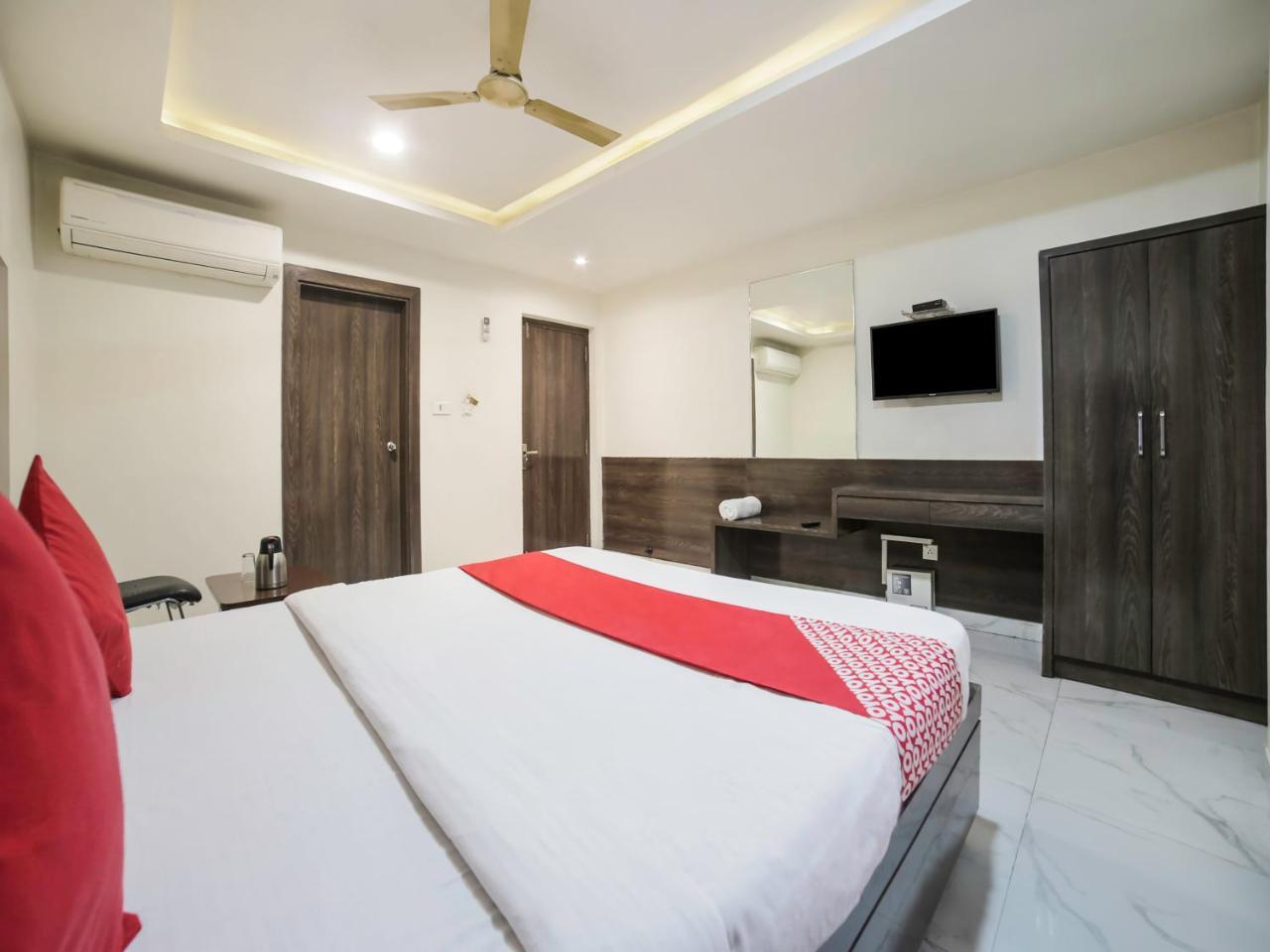 Oyo 10277 Hotel Delux Golden Аджмер Екстериор снимка