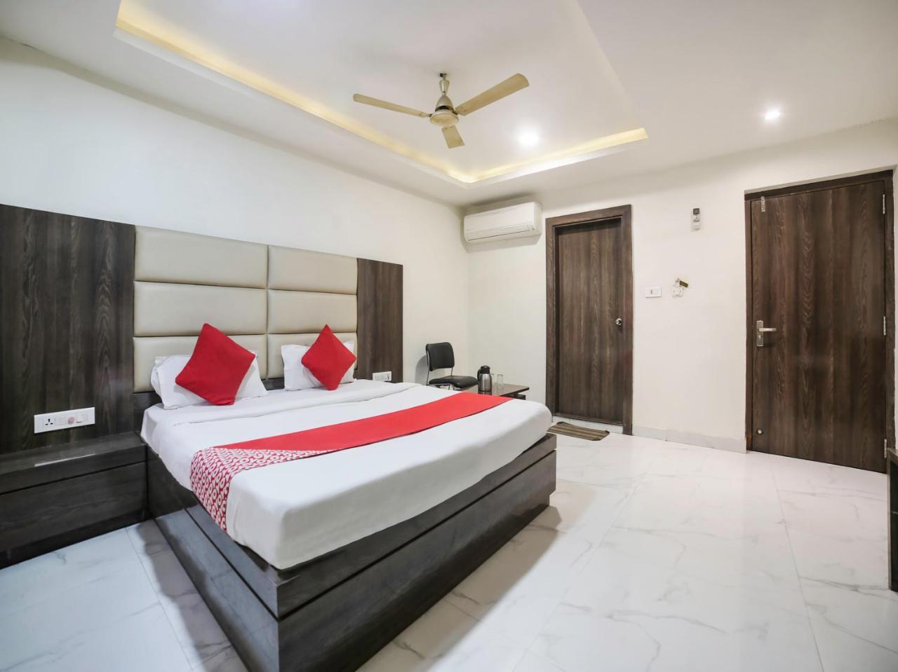 Oyo 10277 Hotel Delux Golden Аджмер Екстериор снимка