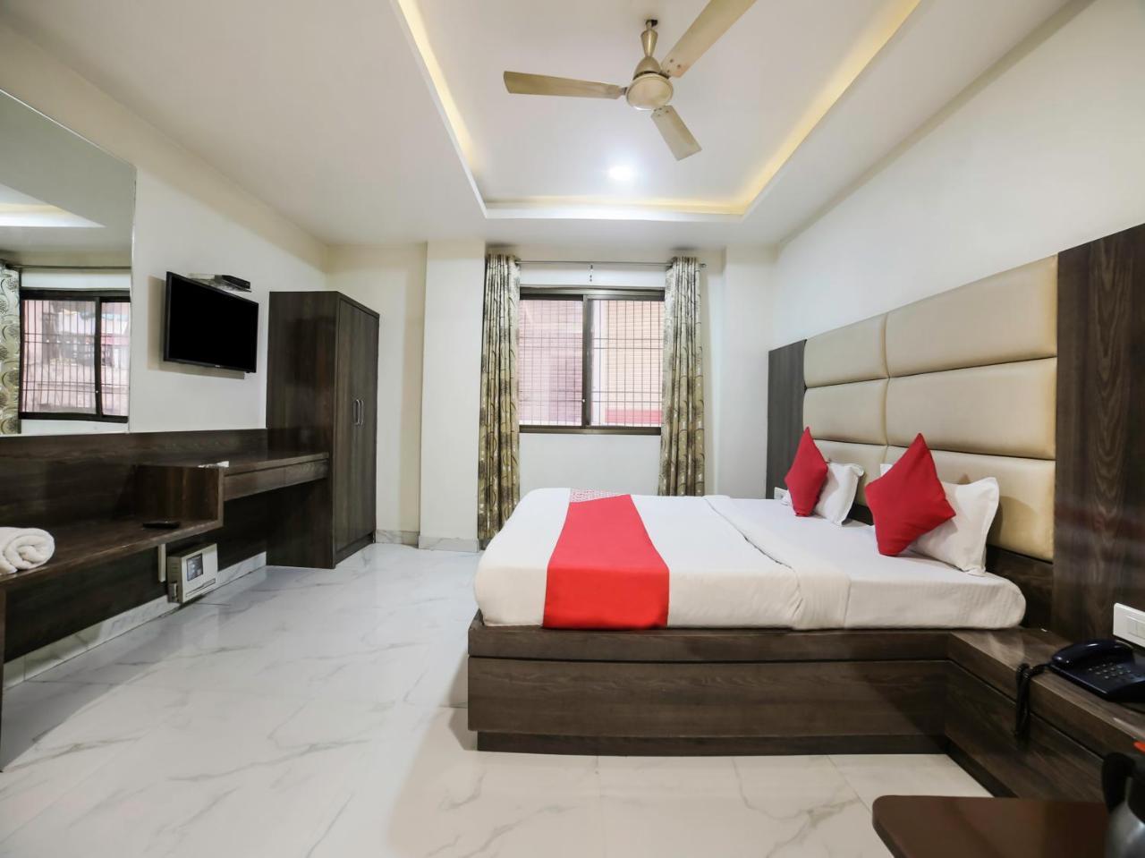 Oyo 10277 Hotel Delux Golden Аджмер Екстериор снимка