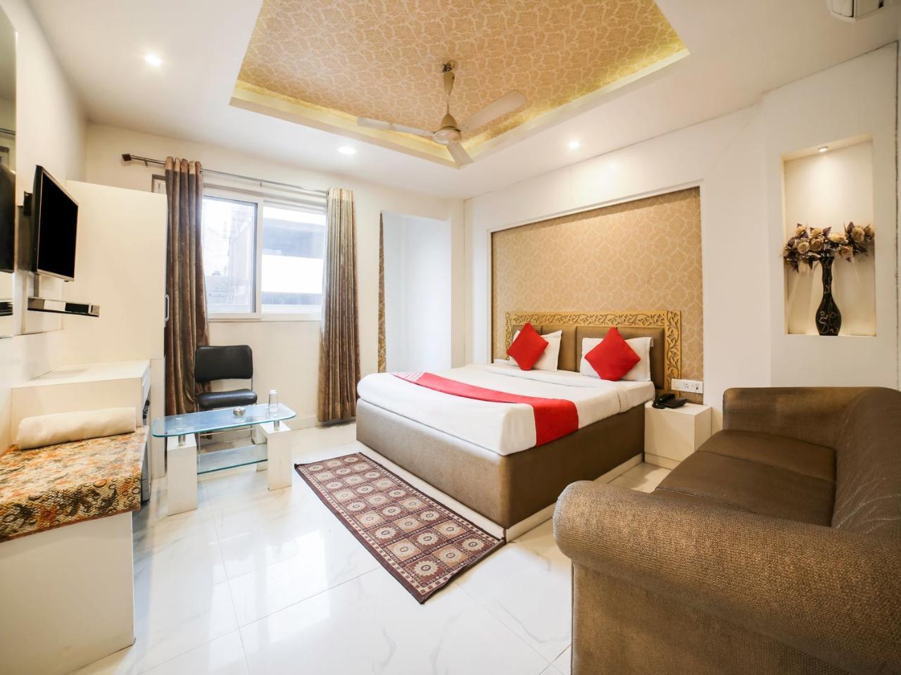 Oyo 10277 Hotel Delux Golden Аджмер Екстериор снимка