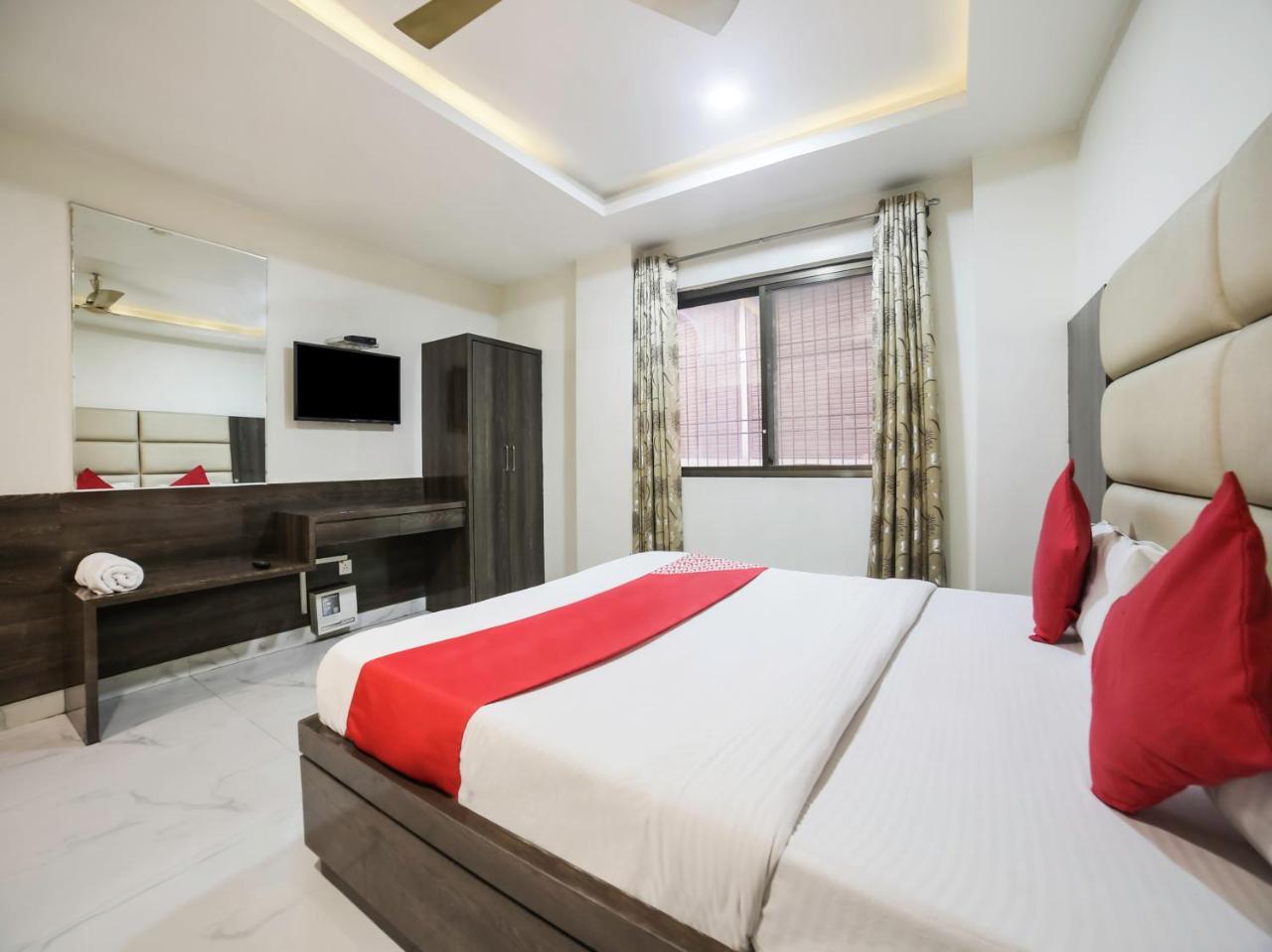 Oyo 10277 Hotel Delux Golden Аджмер Екстериор снимка