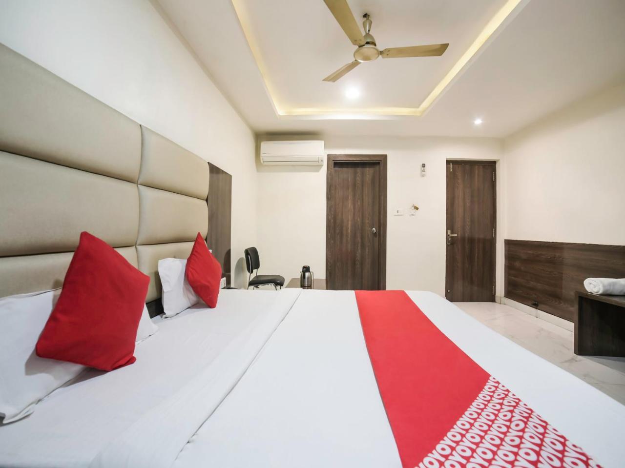 Oyo 10277 Hotel Delux Golden Аджмер Екстериор снимка