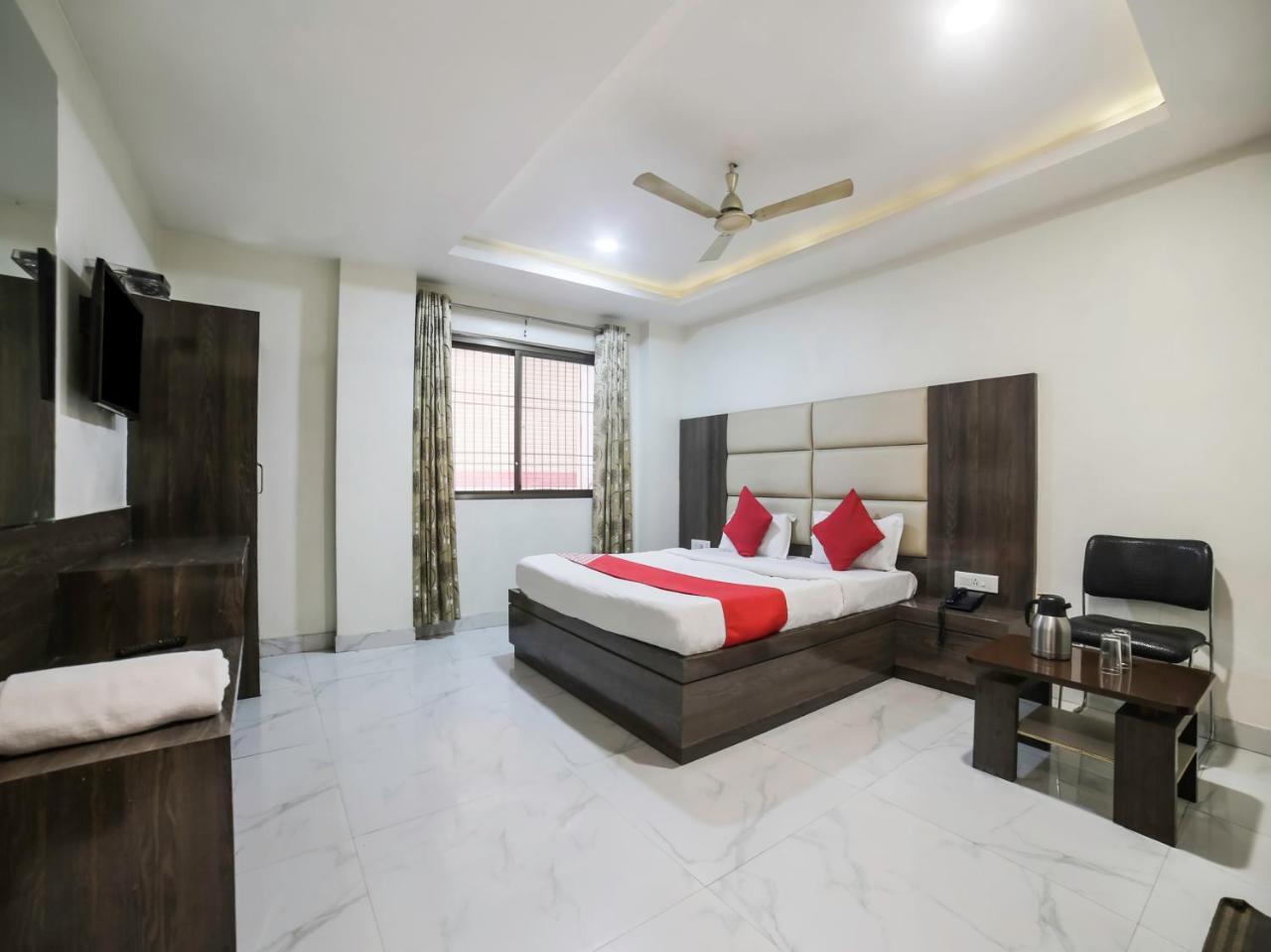 Oyo 10277 Hotel Delux Golden Аджмер Екстериор снимка
